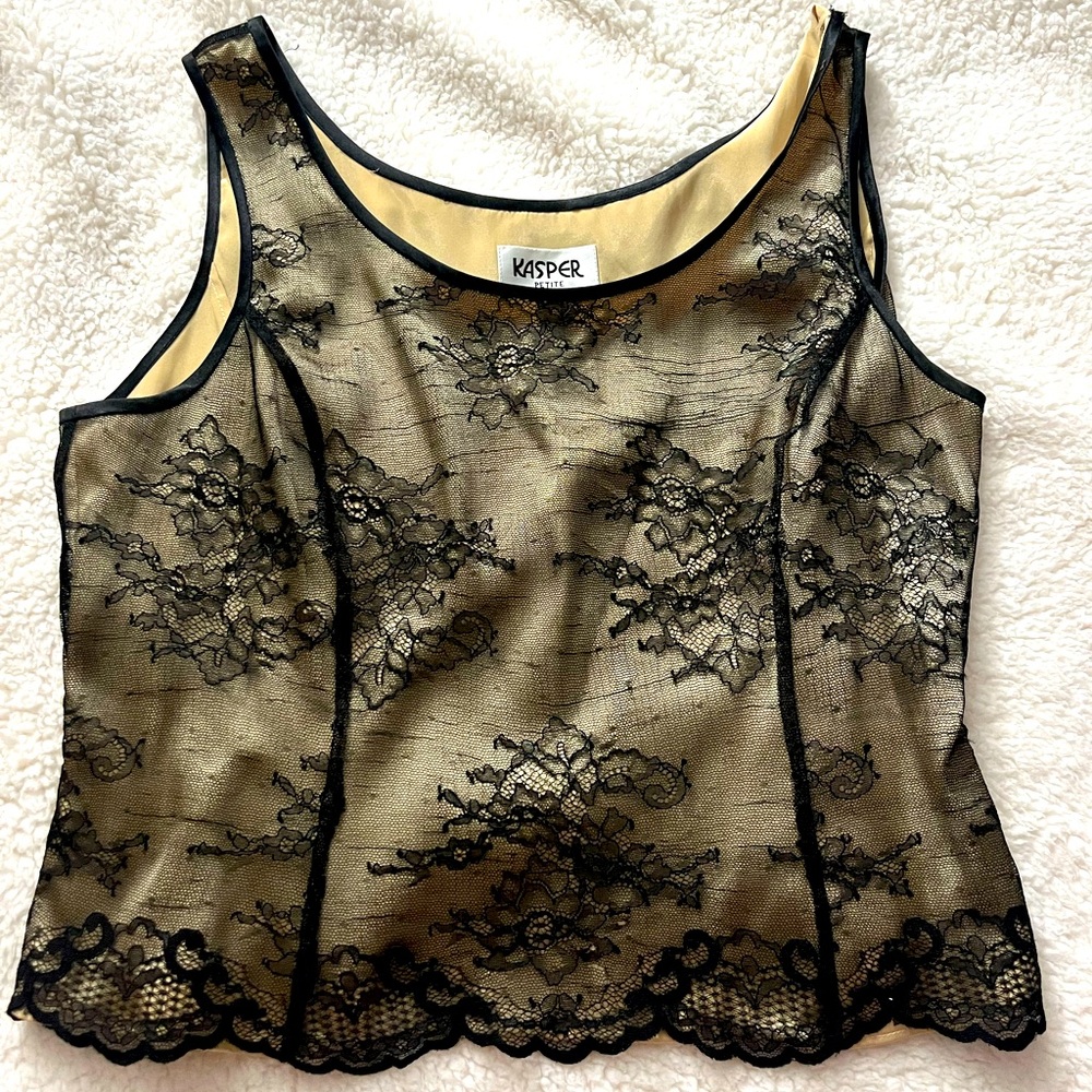 Beautiful lace Kasper top!!💋